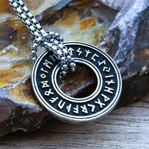 Collier pendentif amulette des 24 Runes viking