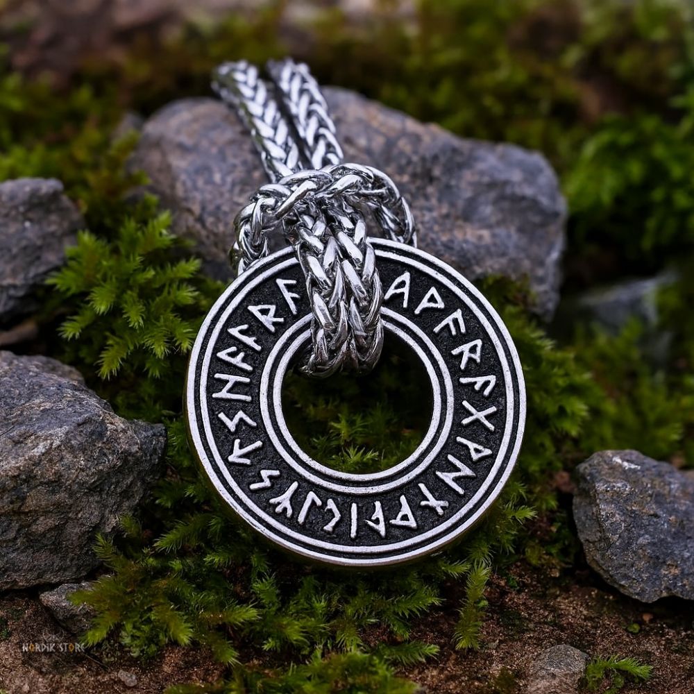 collier amulette des 24 runes vikings, cadeau de protection