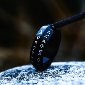 Anneau Viking Alphabet runes Futhark noir
