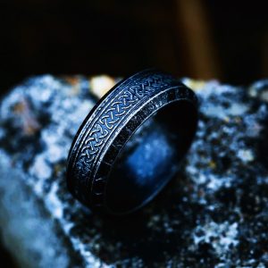 Anneau Viking Runes Protectrices Triquetra noir antique