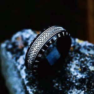 Anneau Viking Runes Protectrices Triquetra noir