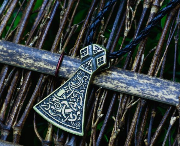Collier hache viking nordique Mammen