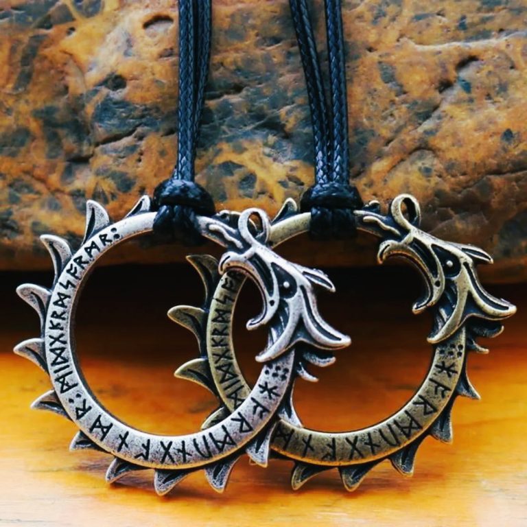 Colliers runiques serpent des mers Ouroboros