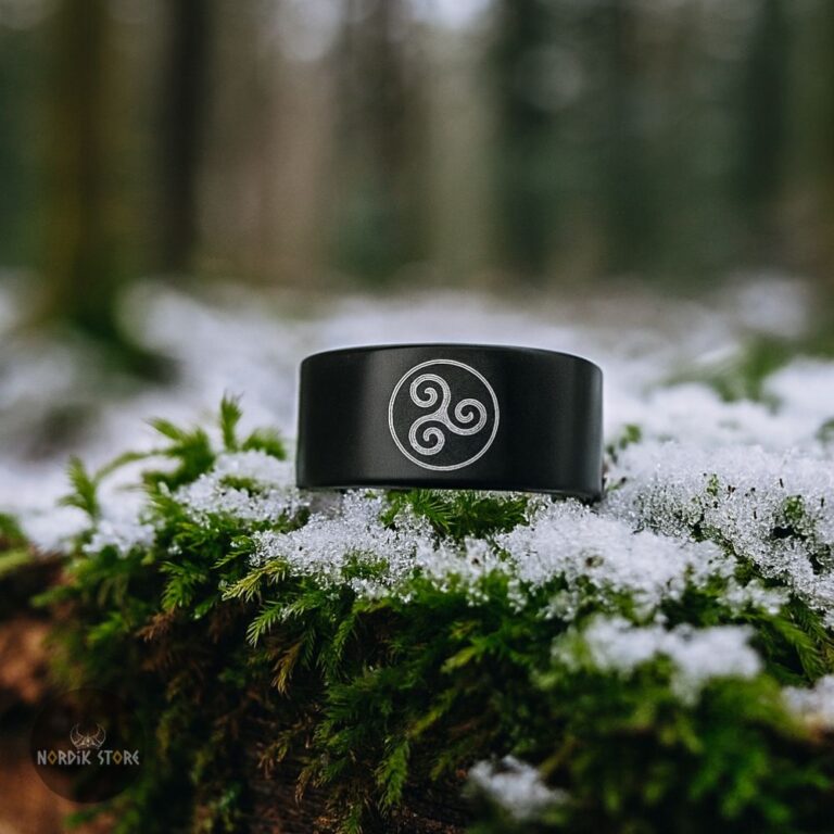 bague et anneau celte Triskell noire, cadeau
