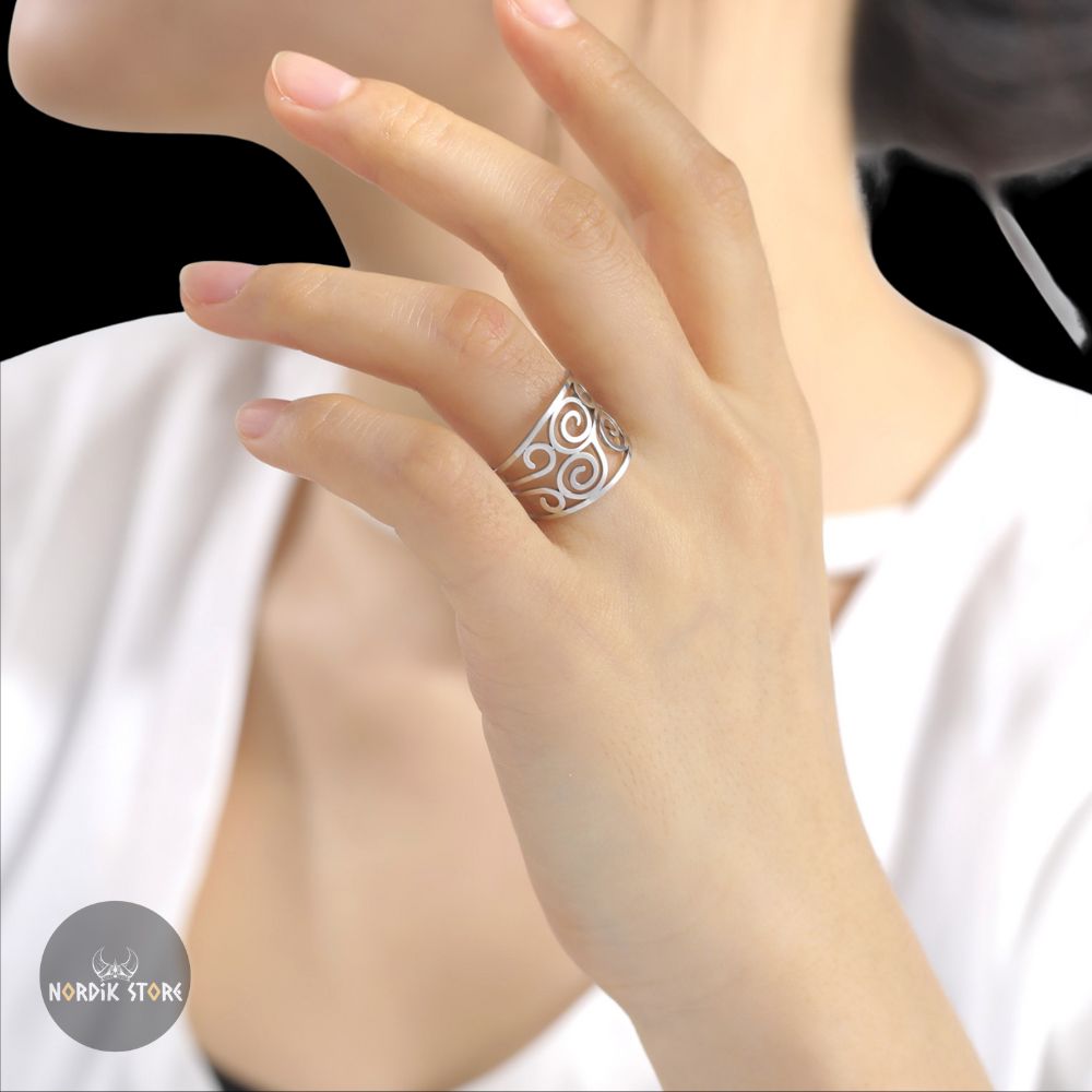 bague celtique Triskelion Velléda en acier argent, cadeau femme