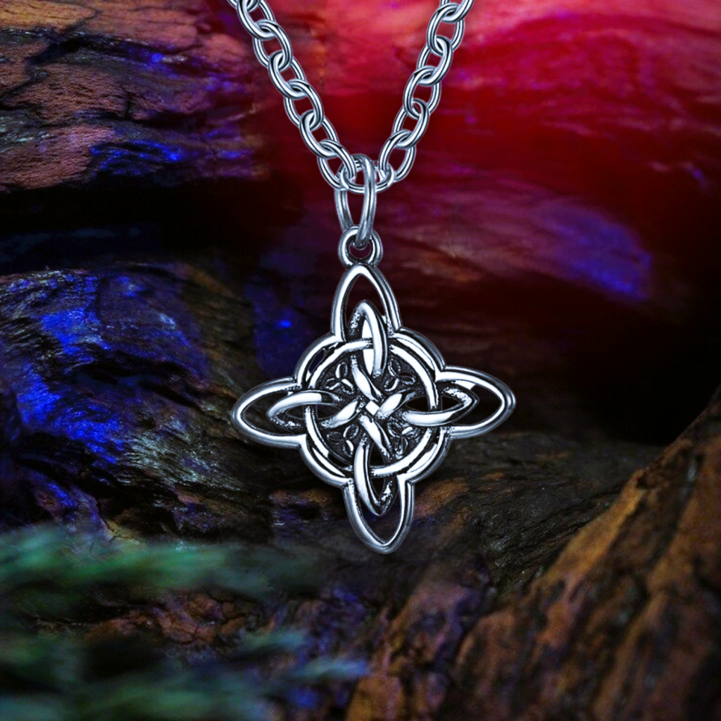 Gros pendentif en or et onyx avec perles fines. - Bijoux Anciens Schaffner