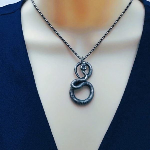 Amulette collier celtique serpent