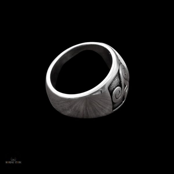 Côté de la bague viking Triskell, cadeau