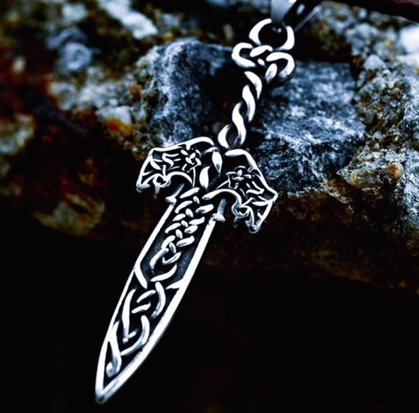 Collier de l’épée viking enchantée