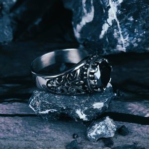 Chevalière viking couronne éternelle en acier sertie d'un diamant noir