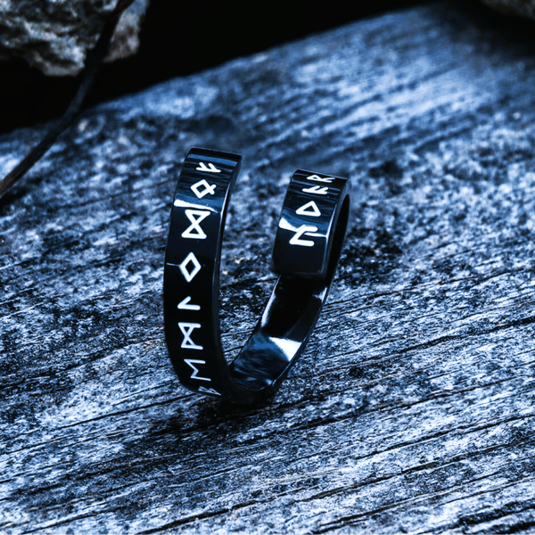 Bague viking nordique des runes magiques noire
