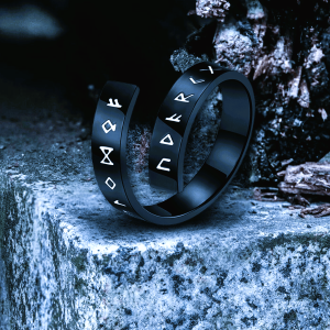 Bague viking des runes magiques noir