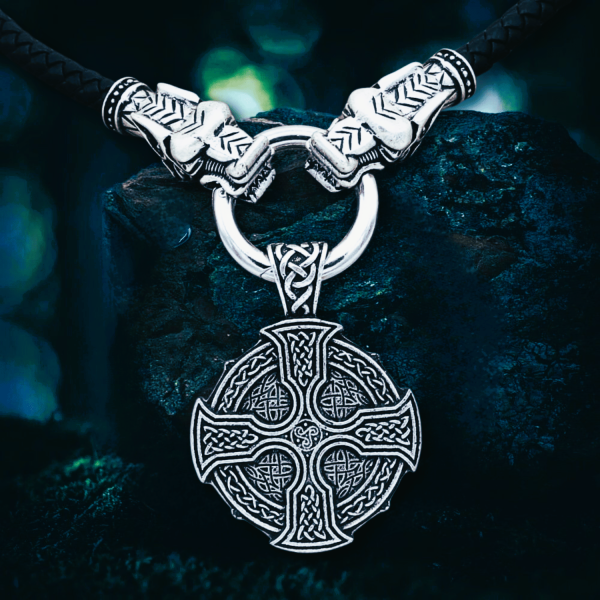 Collier celtique croix solaire argent antique