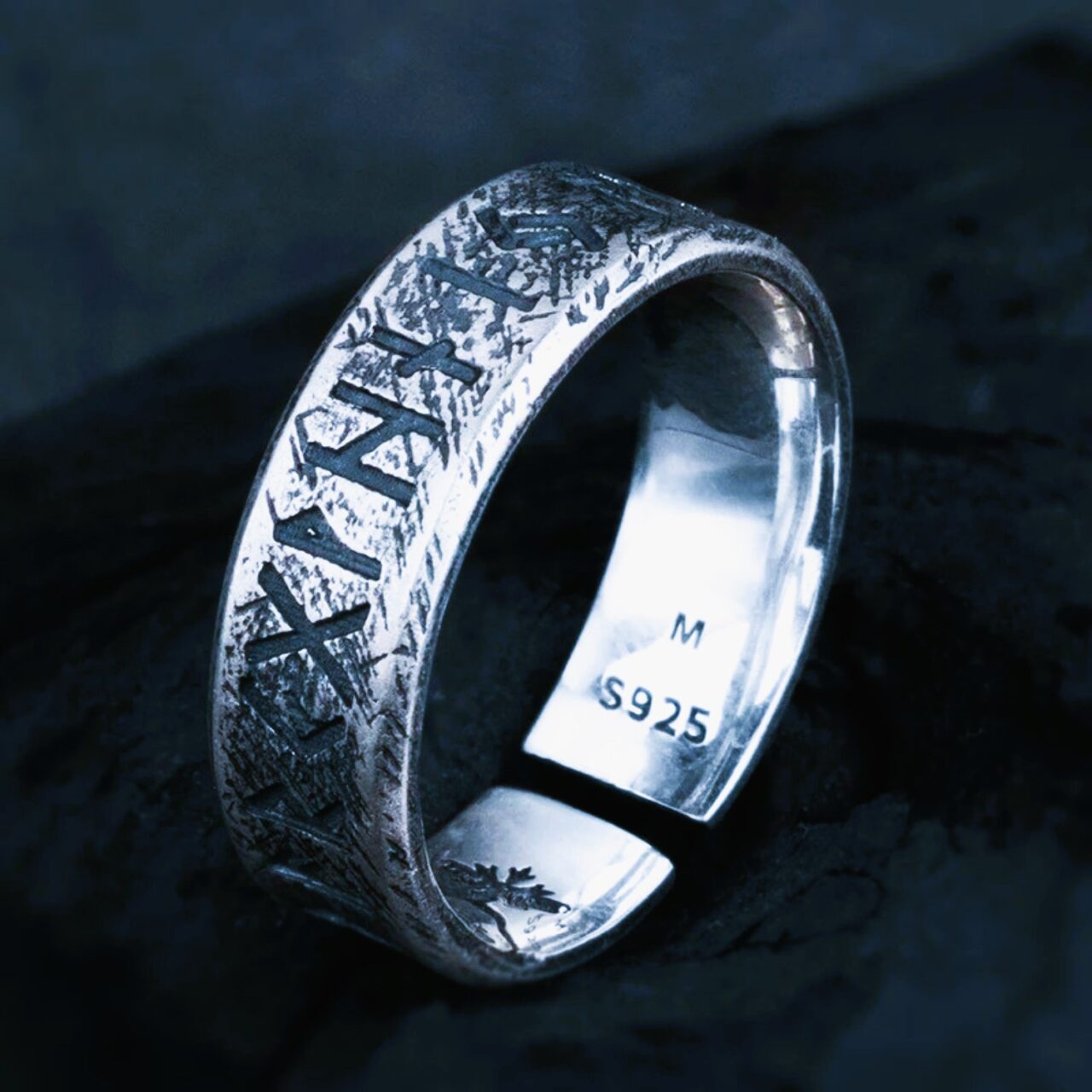 Rune Algiz (ᛉ) - Symbole de Protection et de Connexion Spirituelle