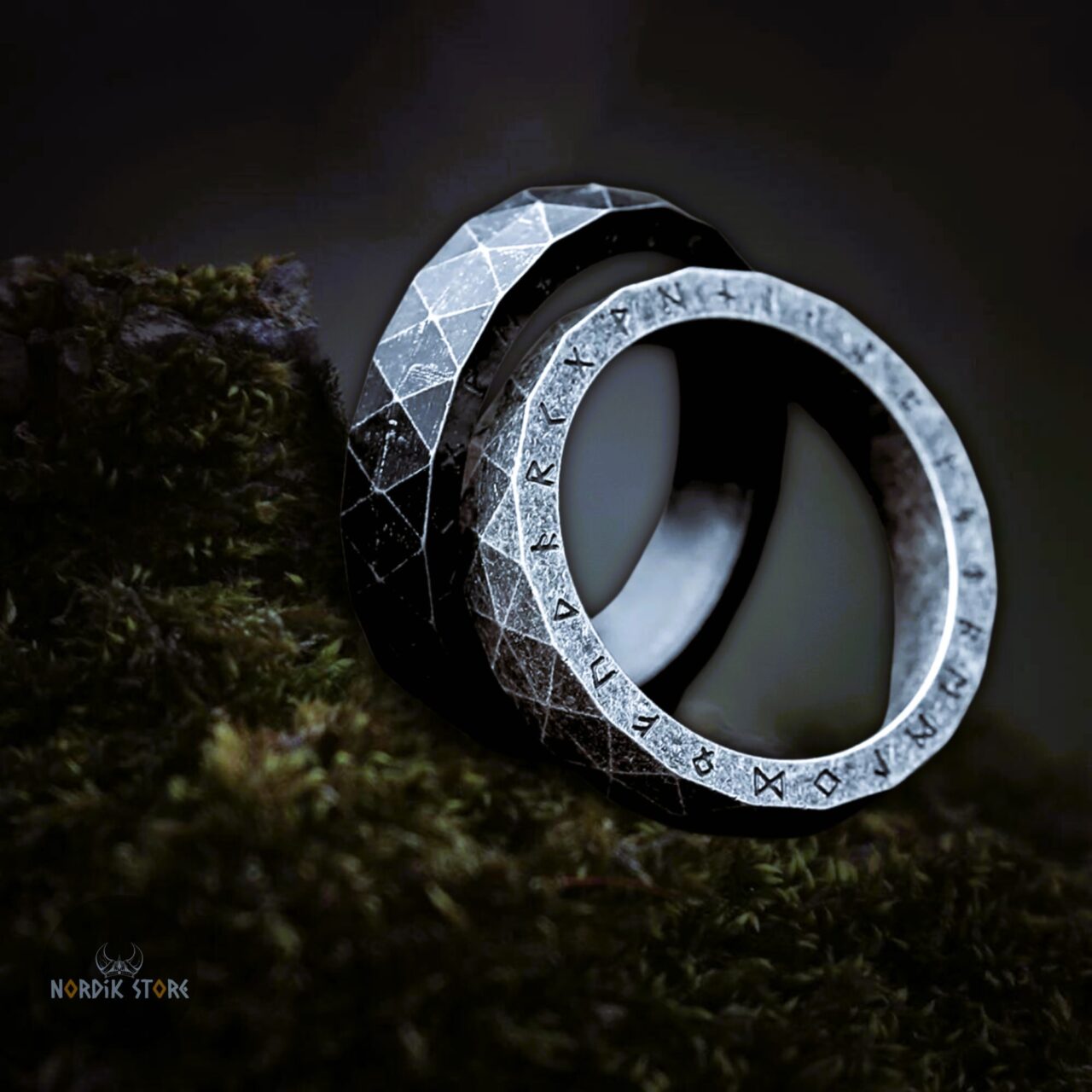 Rune Ansuz (ᚨ) - Symbole de Sagesse et de Communication