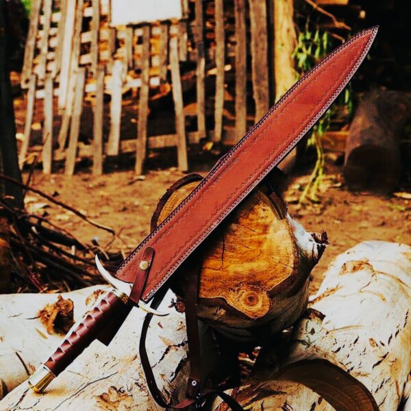 Fourreau cuir de l'épée viking Ulfberht forgée en acier de Damas fait main
