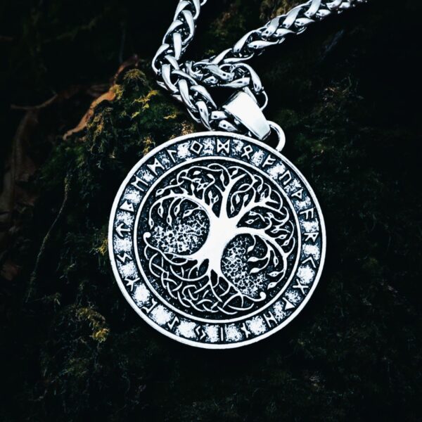 Collier Yggdrasil, arbre de vie sacré et runes Futhark