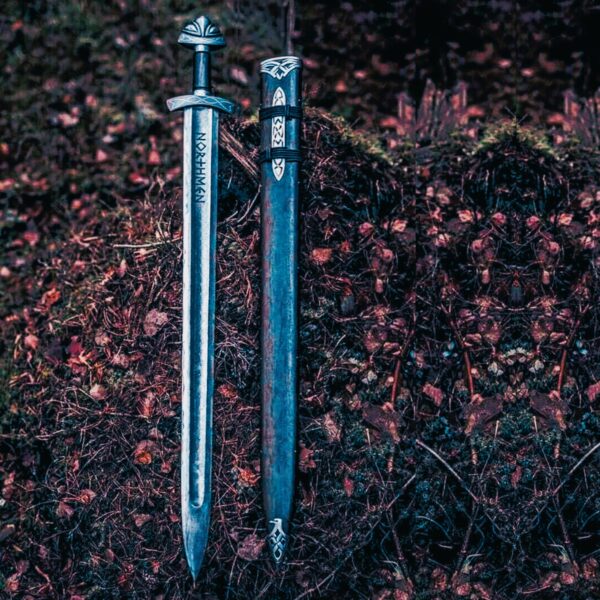 Épée viking des Hommes du Nord forgé en acier et bois