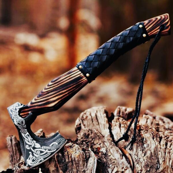 Hache viking la puissance du serpent Jormungand en acier forgé main et en bois de frêne, cadeau homme