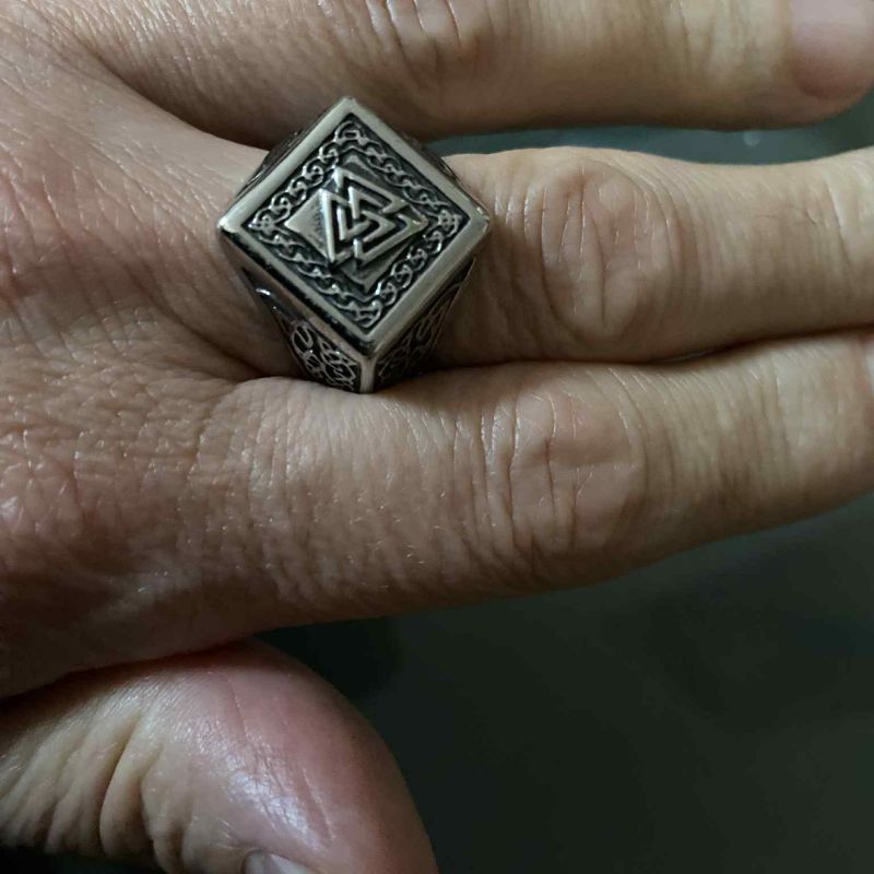 Avis client bague Valknut Elena W.