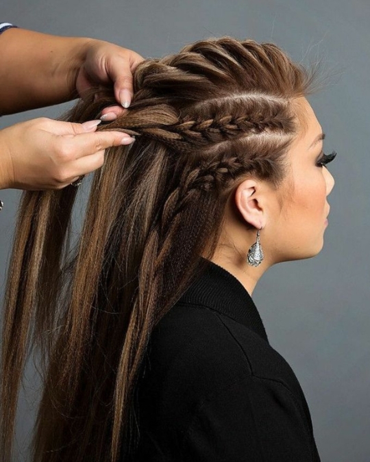 Réaliser une tresse viking pour femme