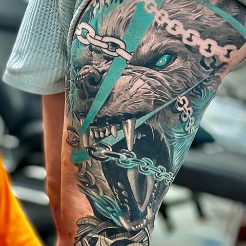 Tatouage Fenrir couleur cuisse