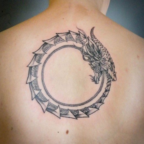 Tatouage Jörmungand dos