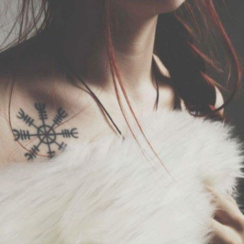 Tatouage viking femme Aegishjalmur