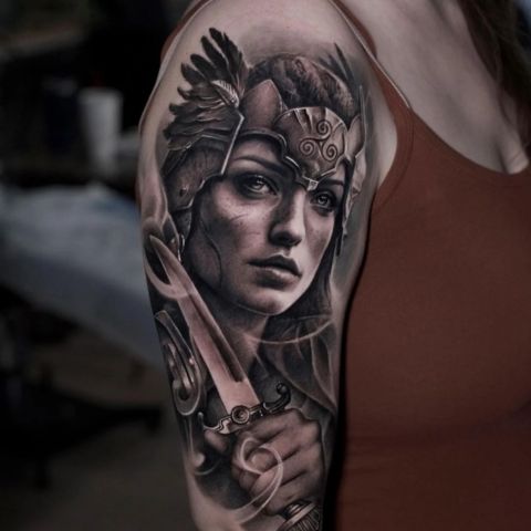 Tatouage viking femme Valkyrie