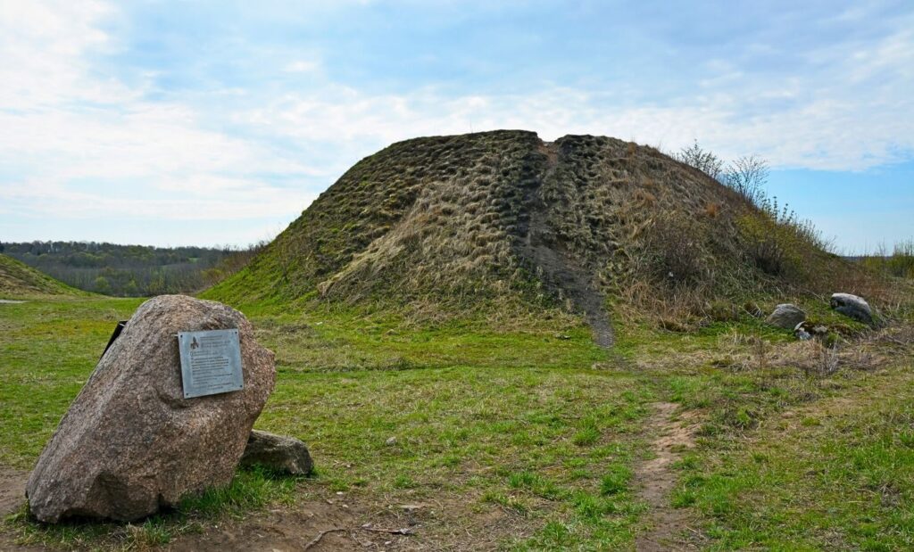 Tertre funéraire viking d'Oleg Novgorod