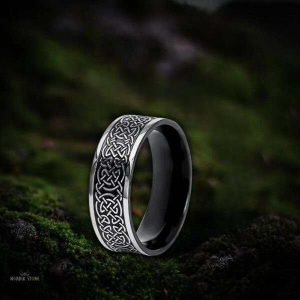 bague celtique Tissage des Mondes en acier argent noir