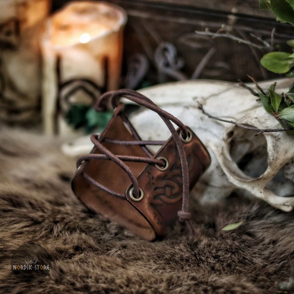 bracelet de force viking en cuir gravé Valknut ajustable