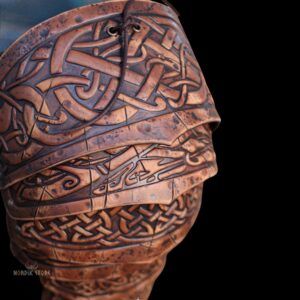 épaulières en cuir forgé du clan