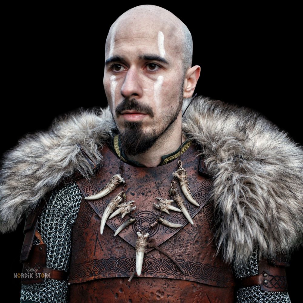 guerrier au collier chamanique viking griffes du Berserker, cadeau cosplay