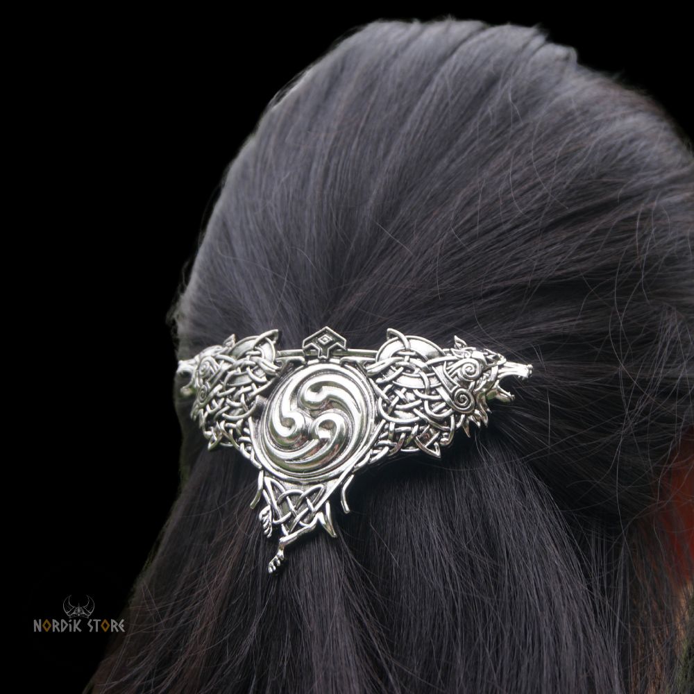 broche et fibule celtique Triskel des deux Loups, cadeau femme